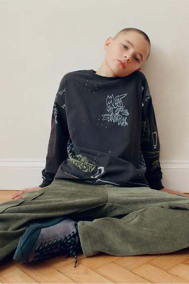 T-SHIRT MIT GRAFFITI-PRINT - Anthrazit dunkel von Zara