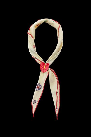 BANDANA BORDADOS FLOR METÁLICA - Crudo de Zara - Imagen 0