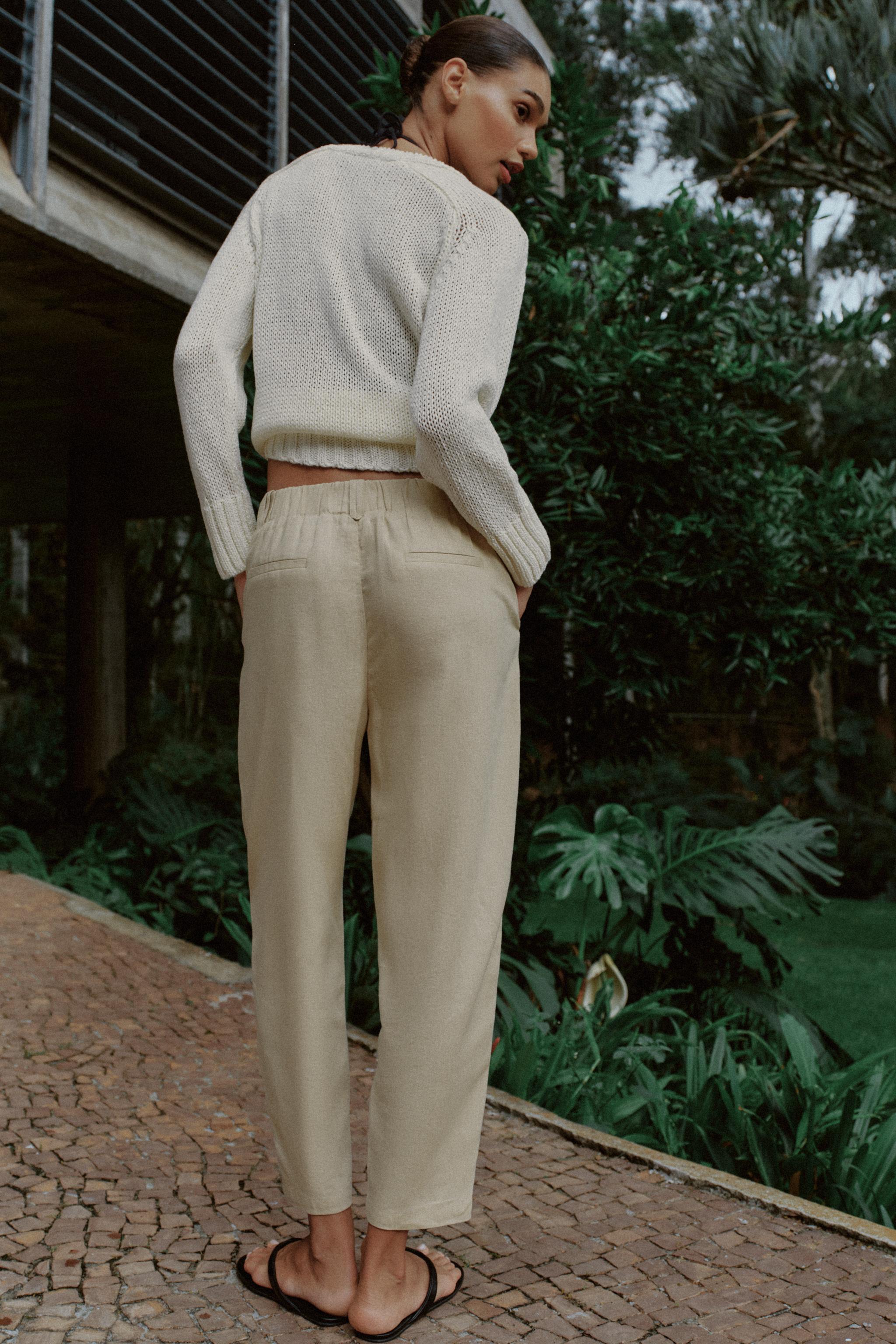 LINEN TAPERED PANTS WITH SEAM DETAIL
