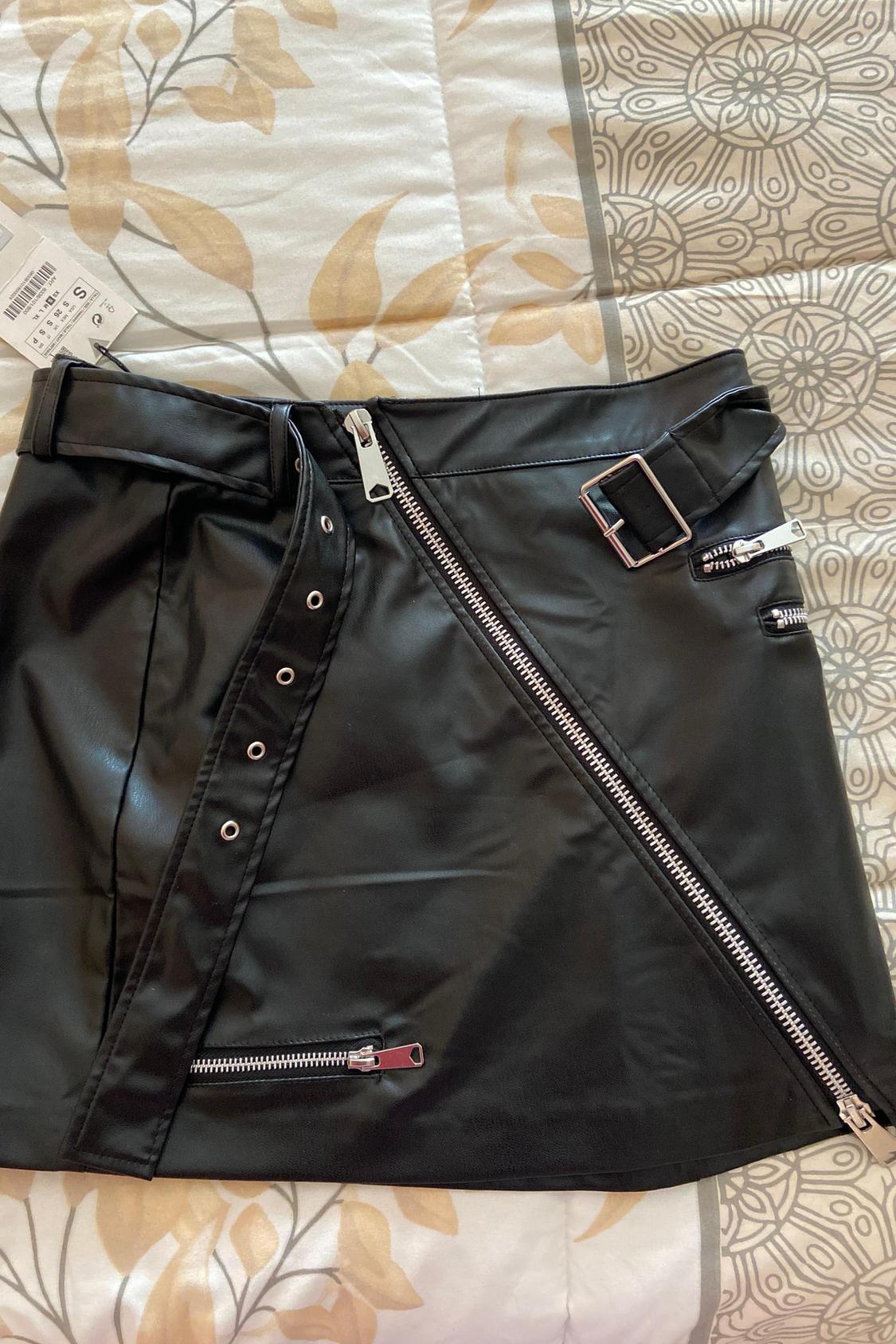 FAUX LEATHER SKIRT WITH ZIPS
