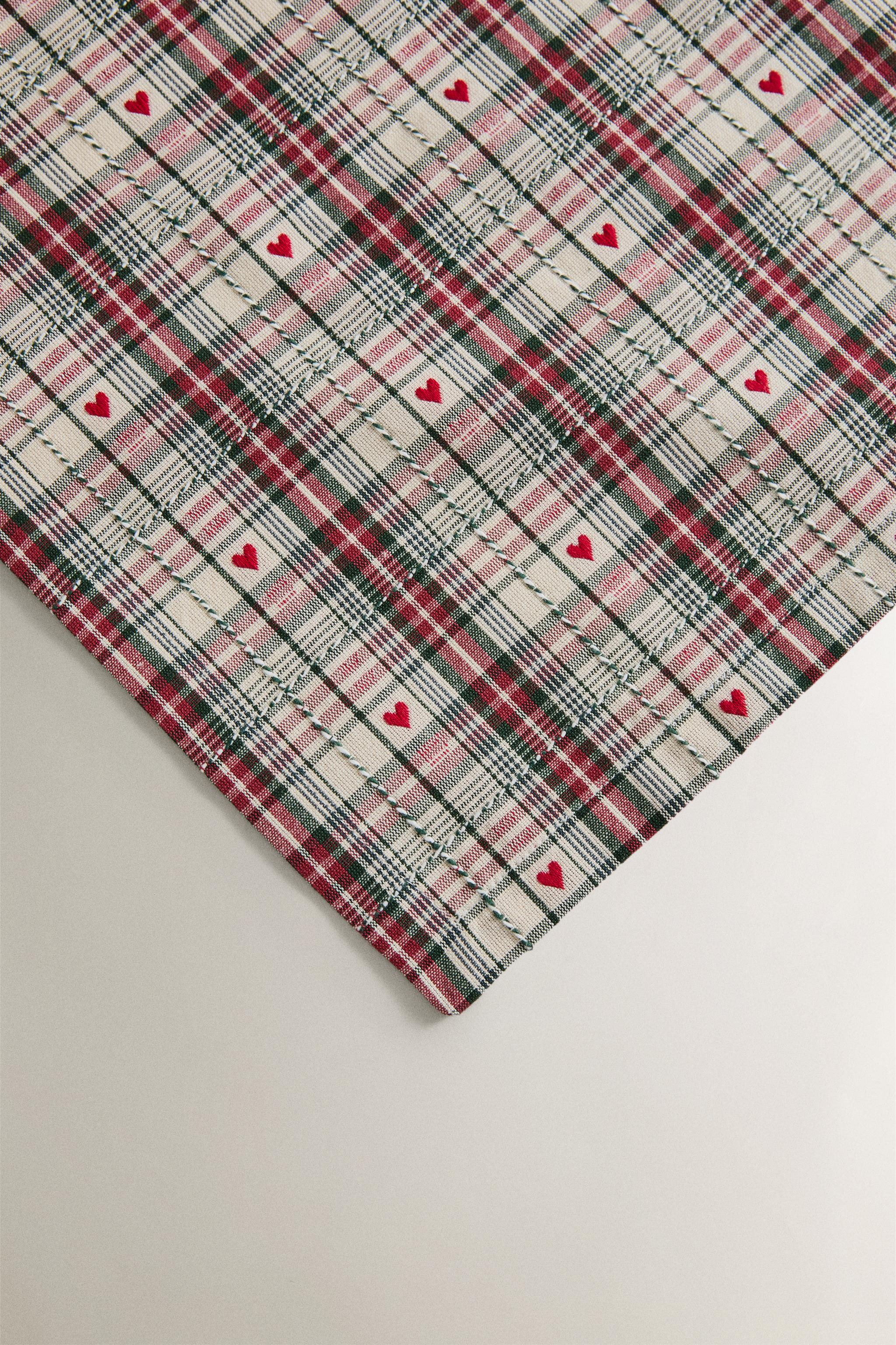 DYED THREAD CHRISTMAS HEART TABLE RUNNER