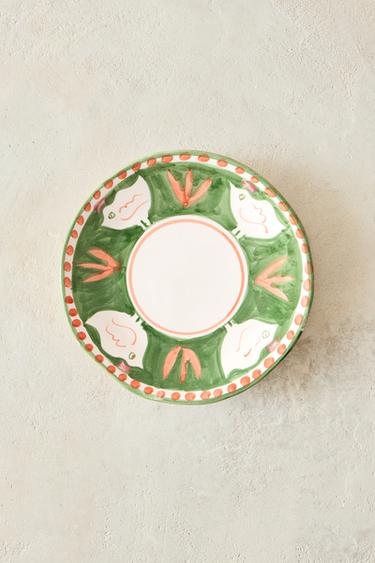 PAINTED CERAMIC DESSERT PLATE - أخضر الخاص بـ Zara