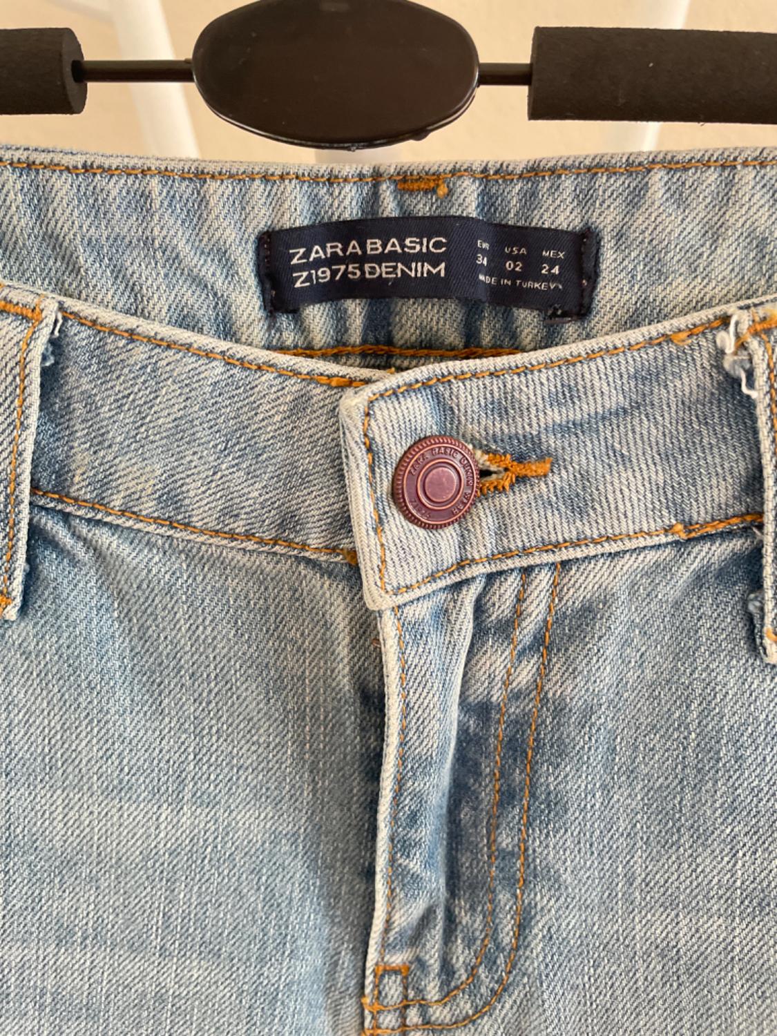 RIPPED JEANS. - Image 3