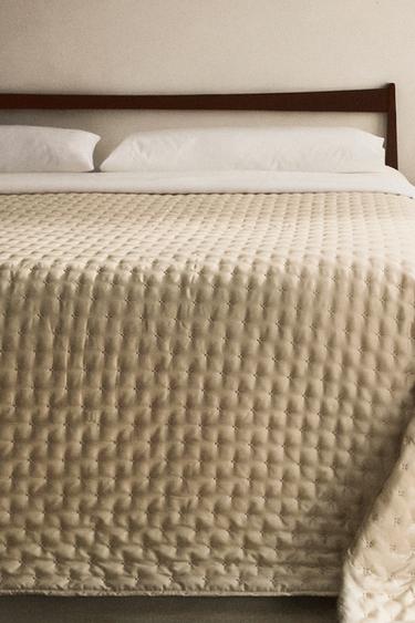 Zara PLAIN SATEEN QUILT WITH KNOTS - Soft gold