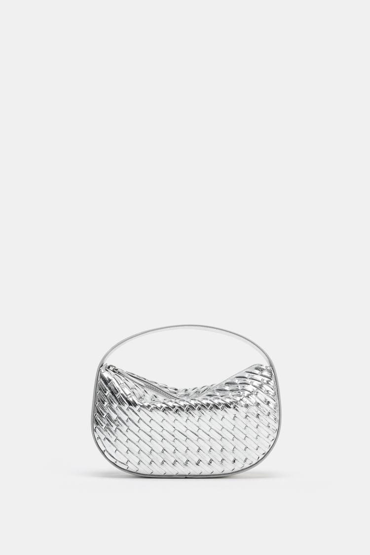 BOLSO DE MANO EFECTO TRENZADO Plata ZARA Chile
