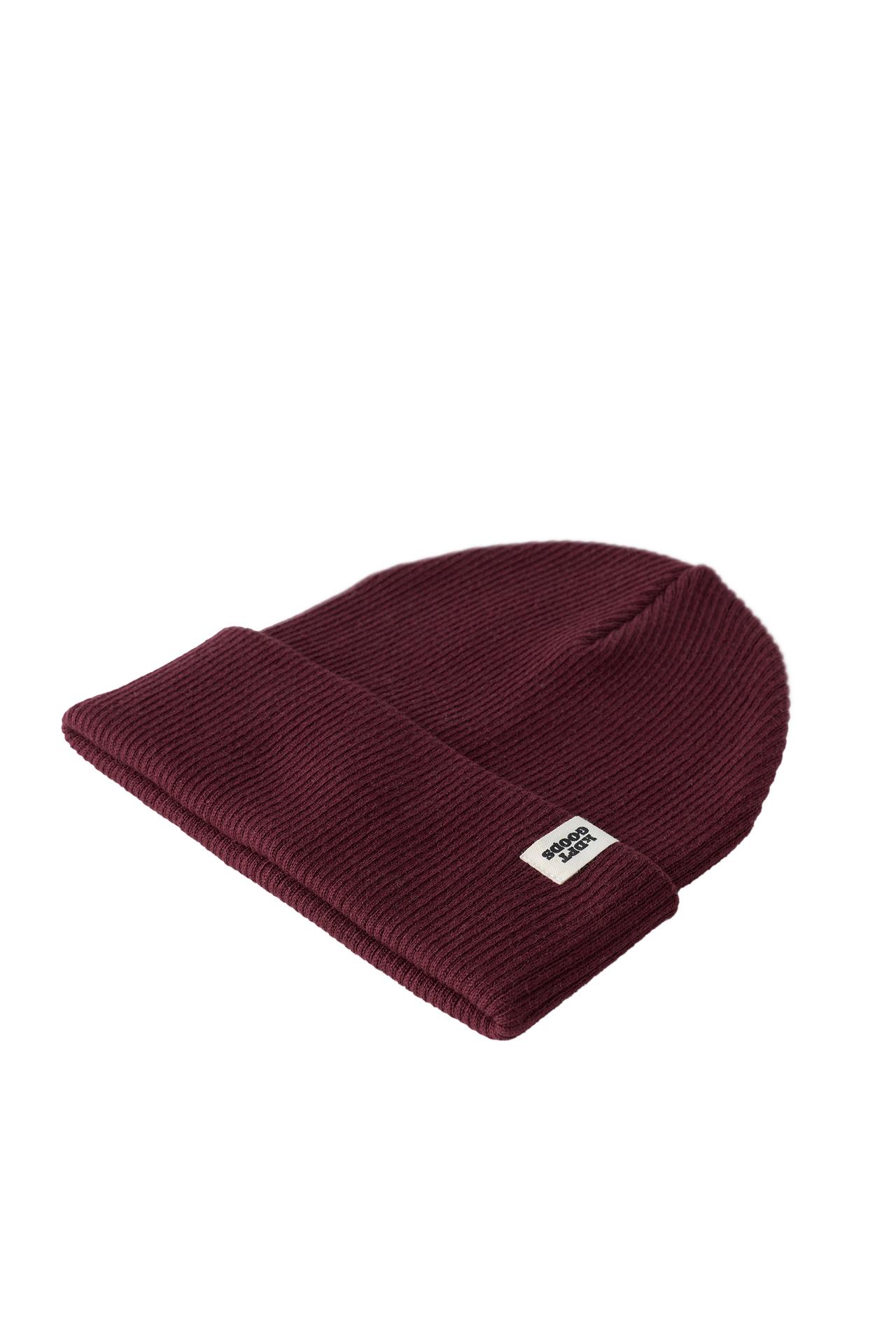 RIBBED KNIT LABEL HAT — GARNET