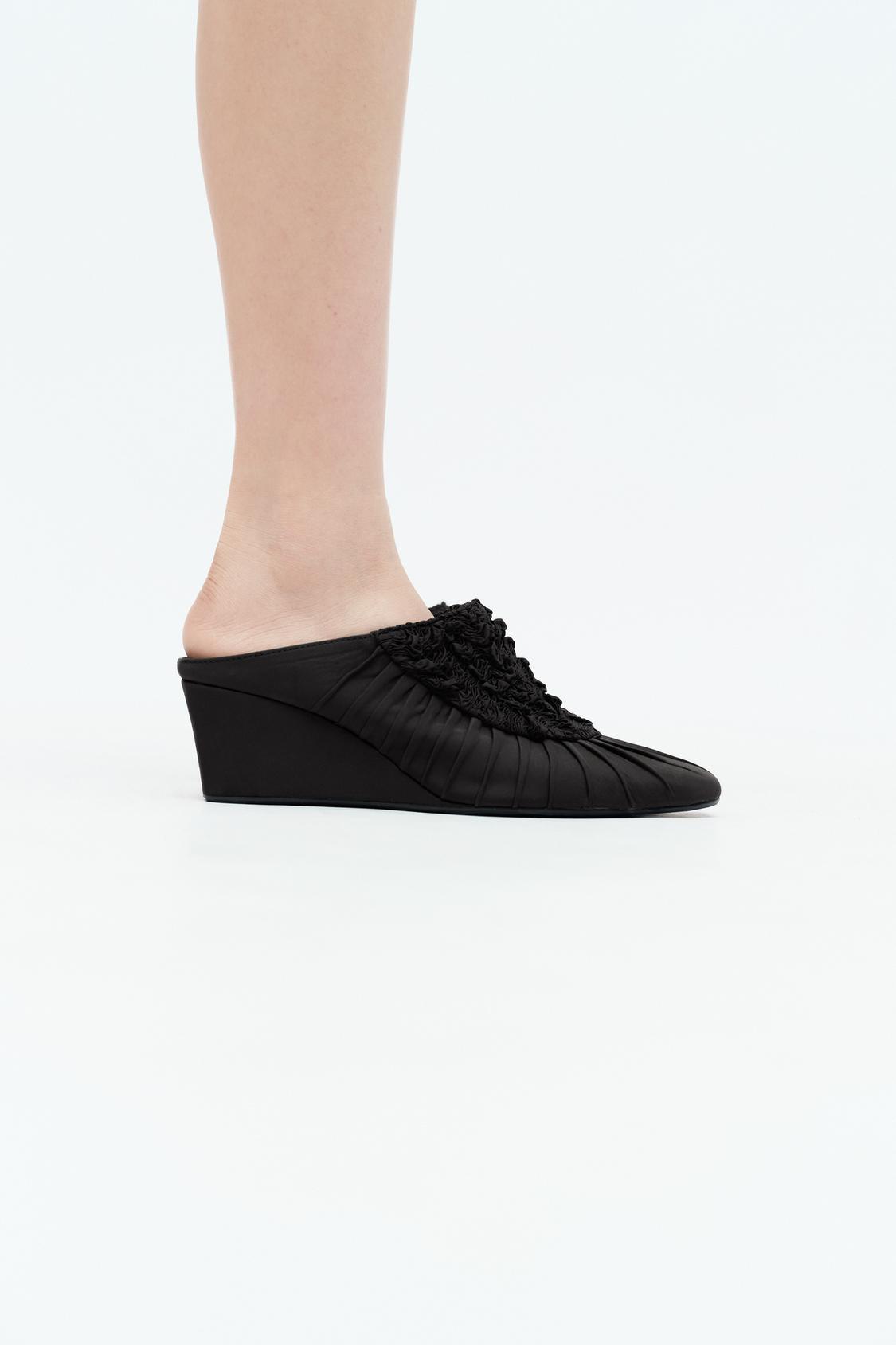 PLEATED FABRIC WEDGES X FANGLU LIN