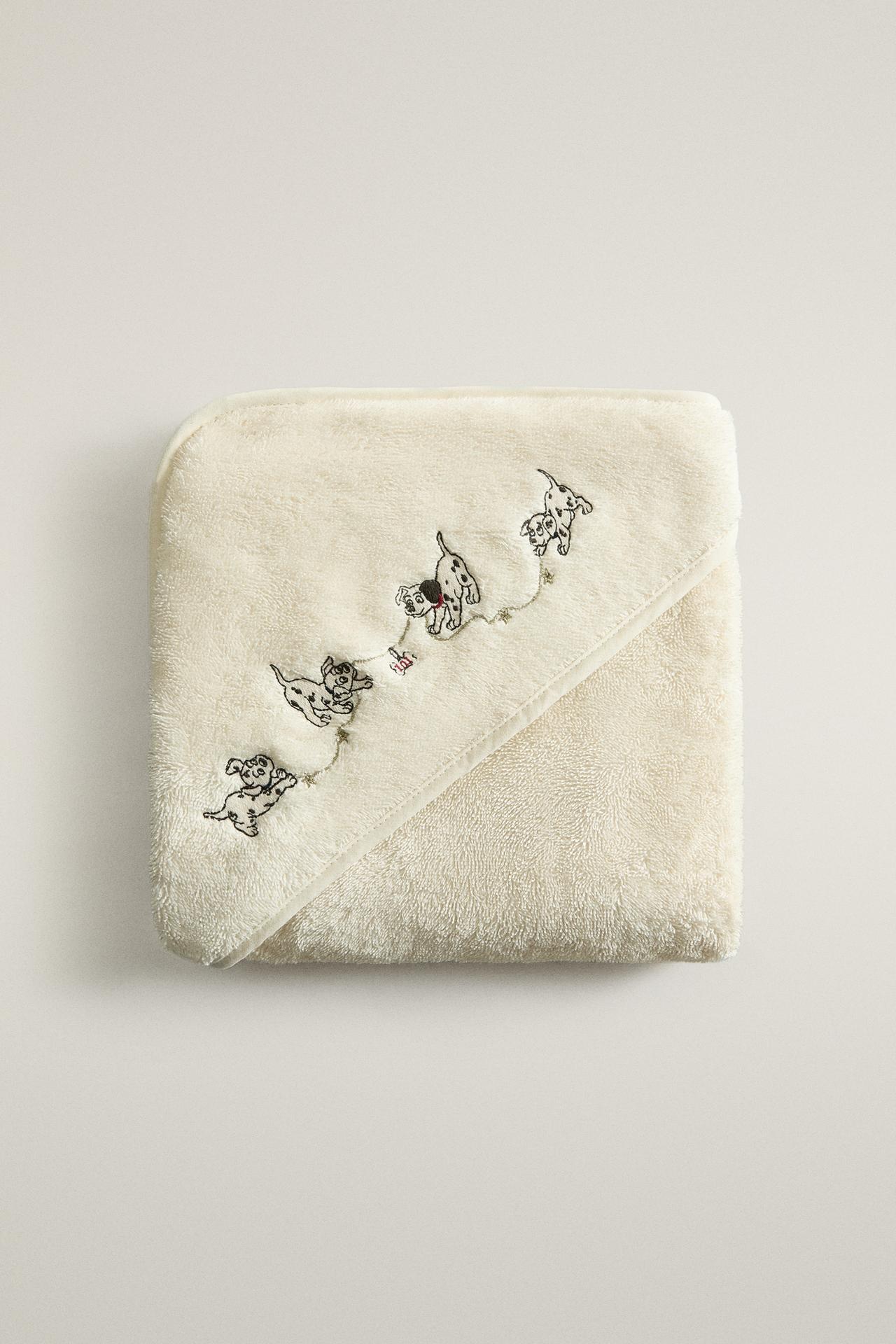 BABY CHRISTMAS 101 DALMATIANS ©DISNEY BATH CAPE — Oyster-white