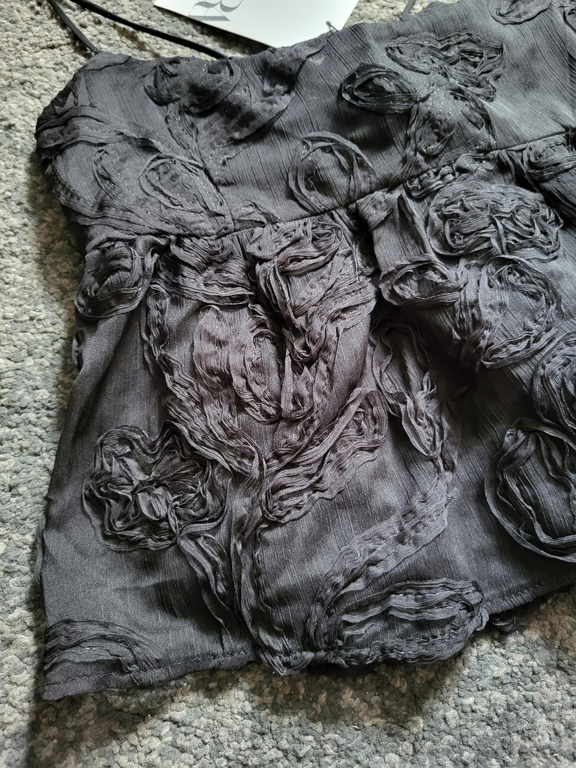 TEXTURED CAMISOLE TOP WITH FLORAL DETAIL - Image 3