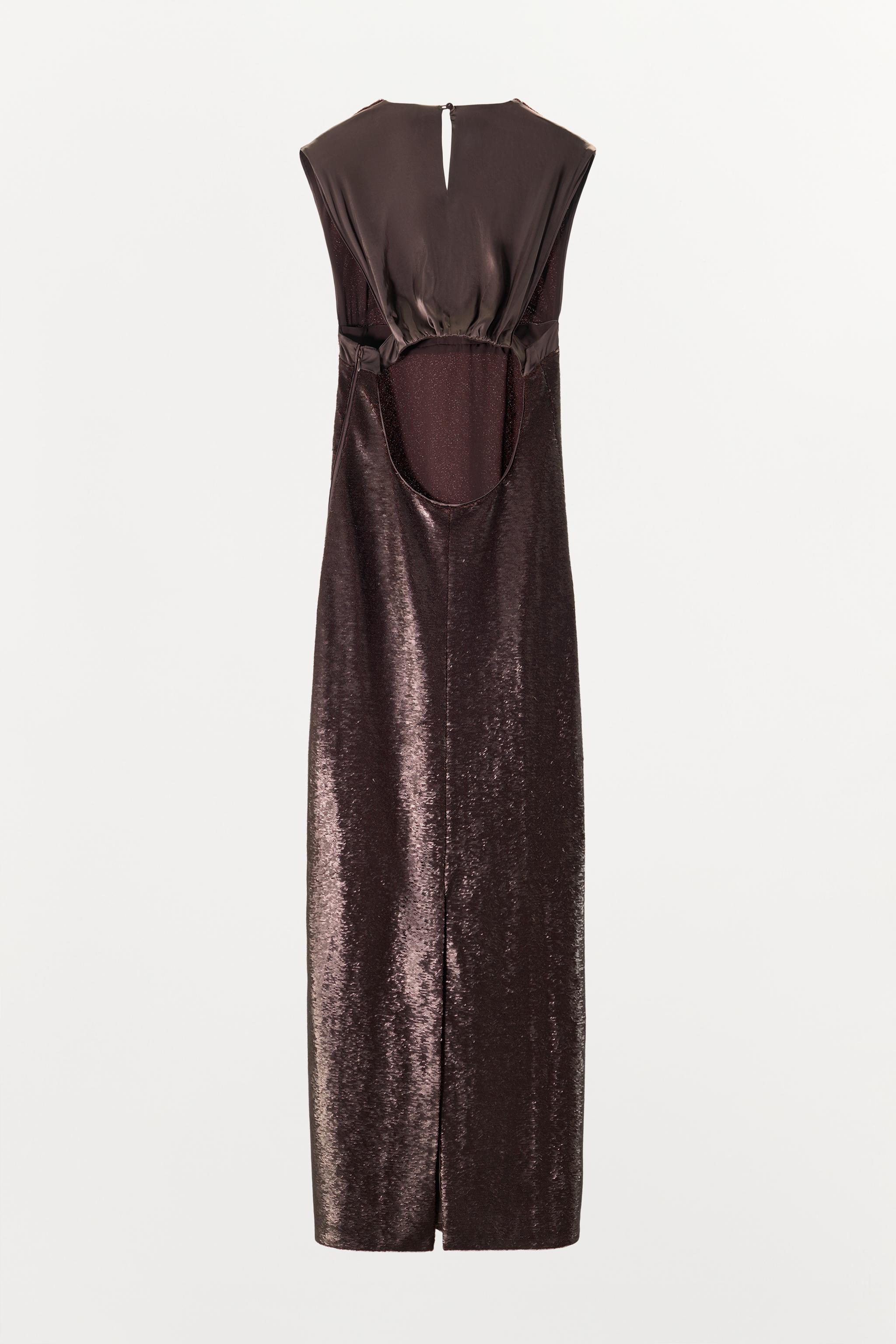 ROBE LONGUE COMBINÉE À PAILLETTES