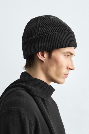 BONNET EN MAILLE BASIQUE - Noir de Zara - Image 1