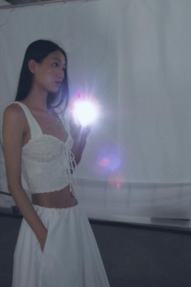 HAUT À TEXTURE ET NŒUDS - Blanc cassé de Zara