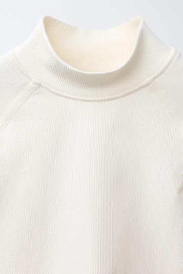 T-SHIRT CÔTELÉ INSCRIPTION EN RELIEF - Écru de Zara - Image 2