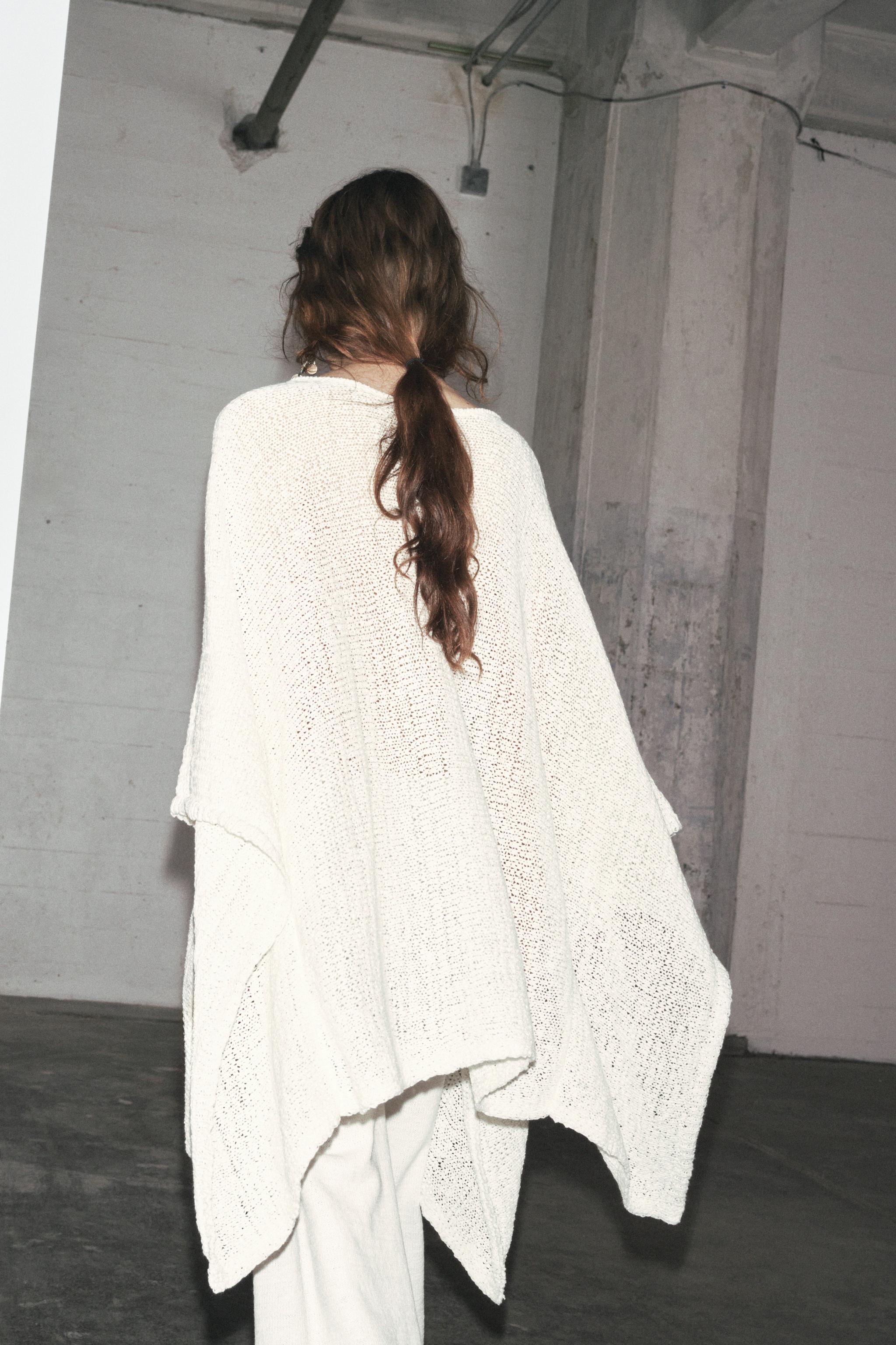 【ZARA】ニットポンチョ ホワイト | 9598/084/250 ニットポンチョ - ホワイト | ZARA Japan / 日本