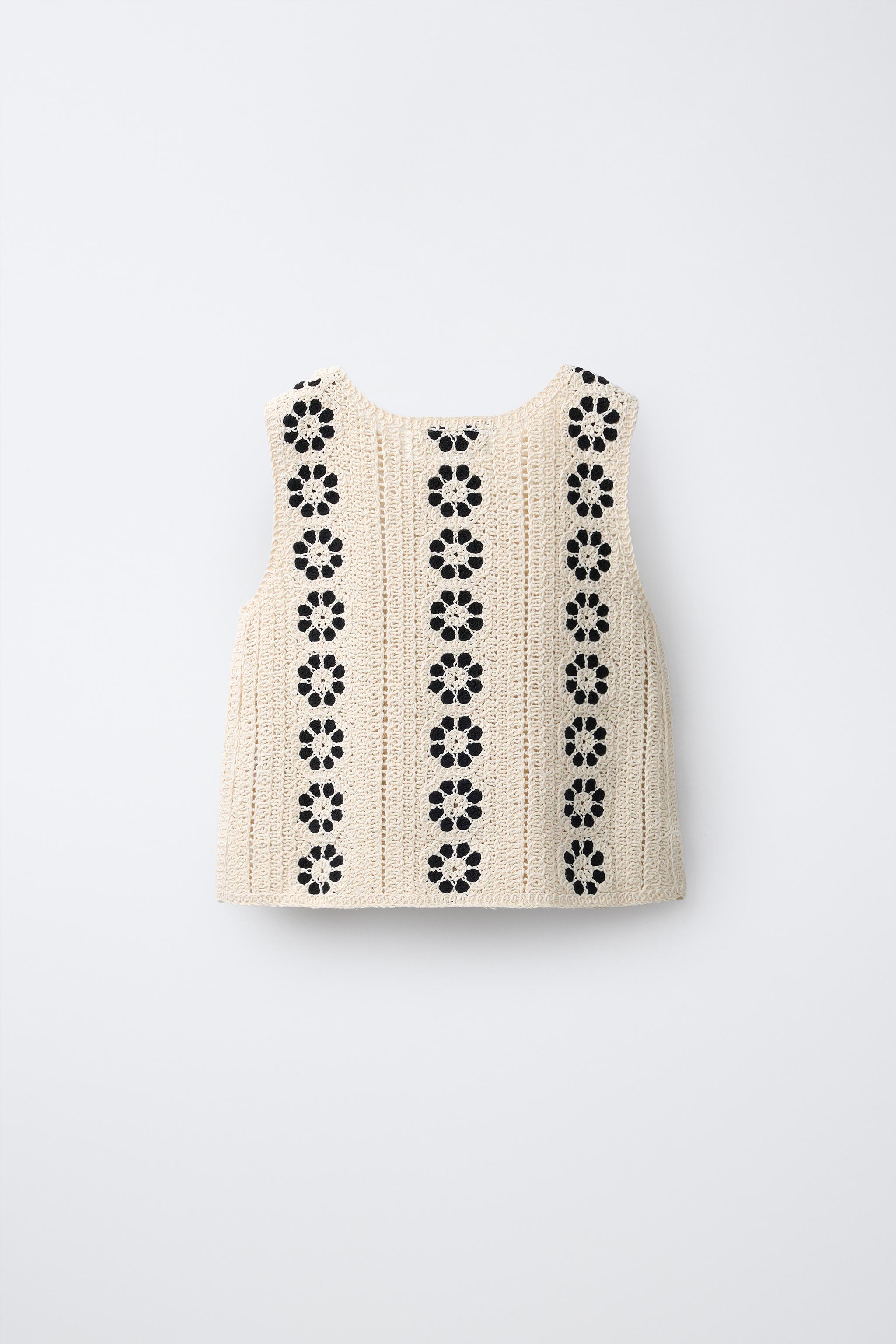 TOP EN MAILLE À FLEURS CROCHET
