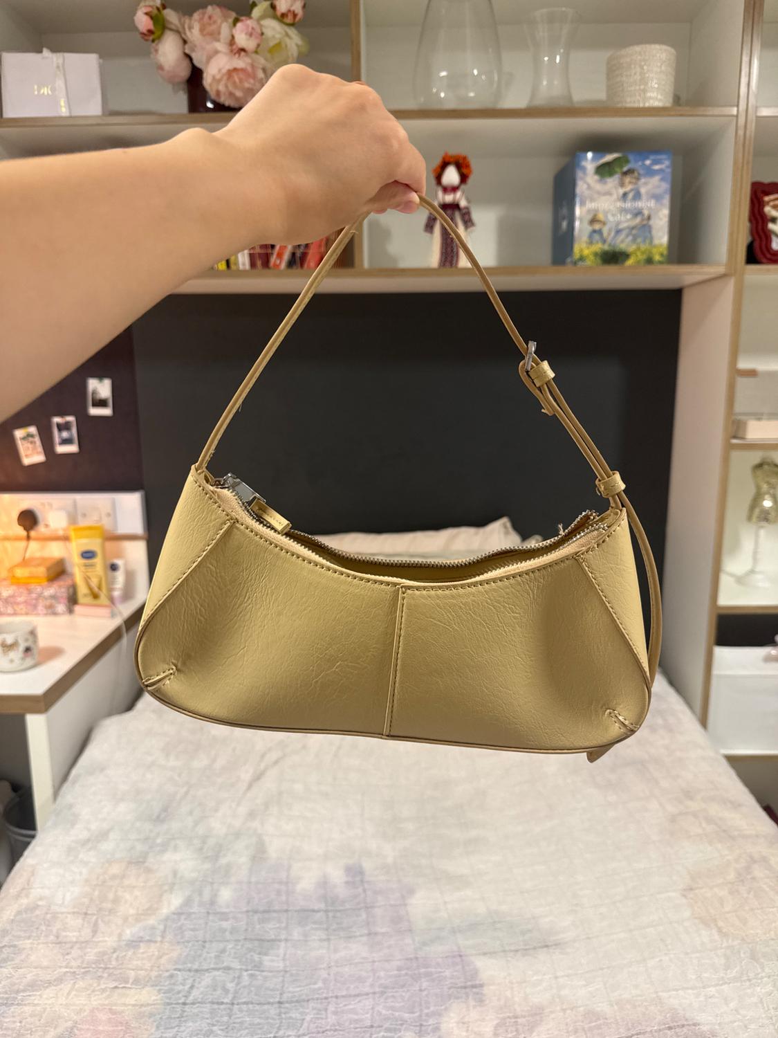 ELONGATED SHOULDER BAG - Image 2