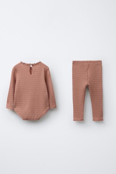 КОМПЛЕТ БОДИ И ХЕЛАНКИ СО ЧИПКА - Креда-розева од Zara