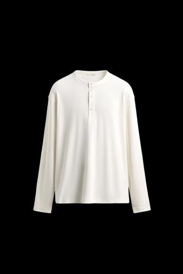 TEXTURED T-SHIRT WITH RIBBED COLLAR AND BUTTONS - White by Zara