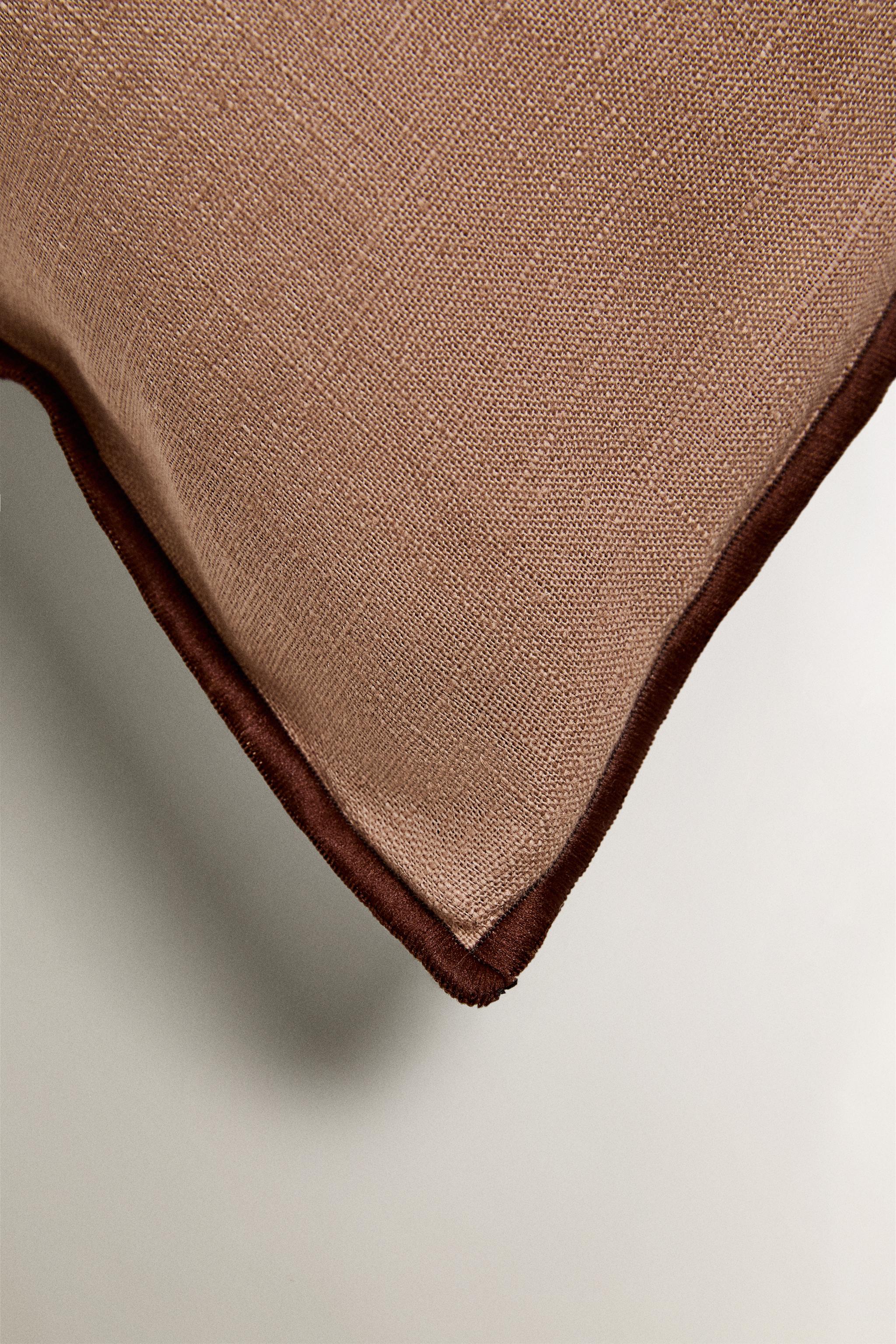 LINEN CUSHION COVER WITH OVERLOCK