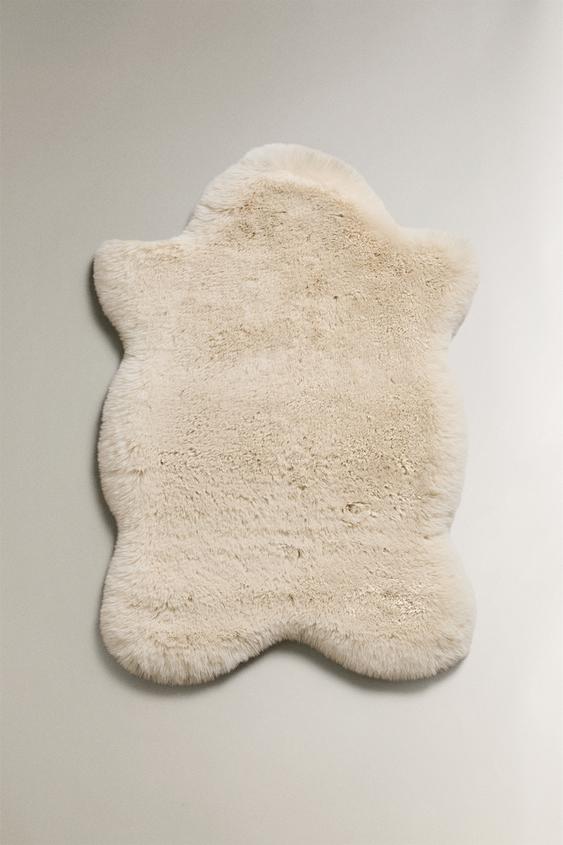 Zaras OREGELBUNDEN LITEN FLUFFIG MATTA - Naturfärg - Bild 0
