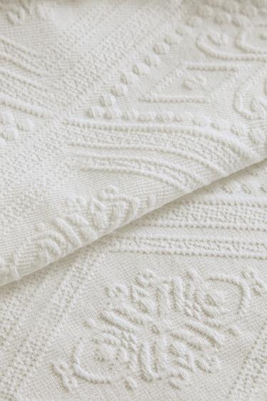 COTTON BEDSPREAD WITH GEOMETRIC DESIGN - White by Zara