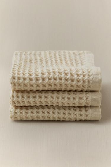 WAFFLE-KNIT COTTON HAND TOWEL (PACK OF 3) - Light beige by Zara