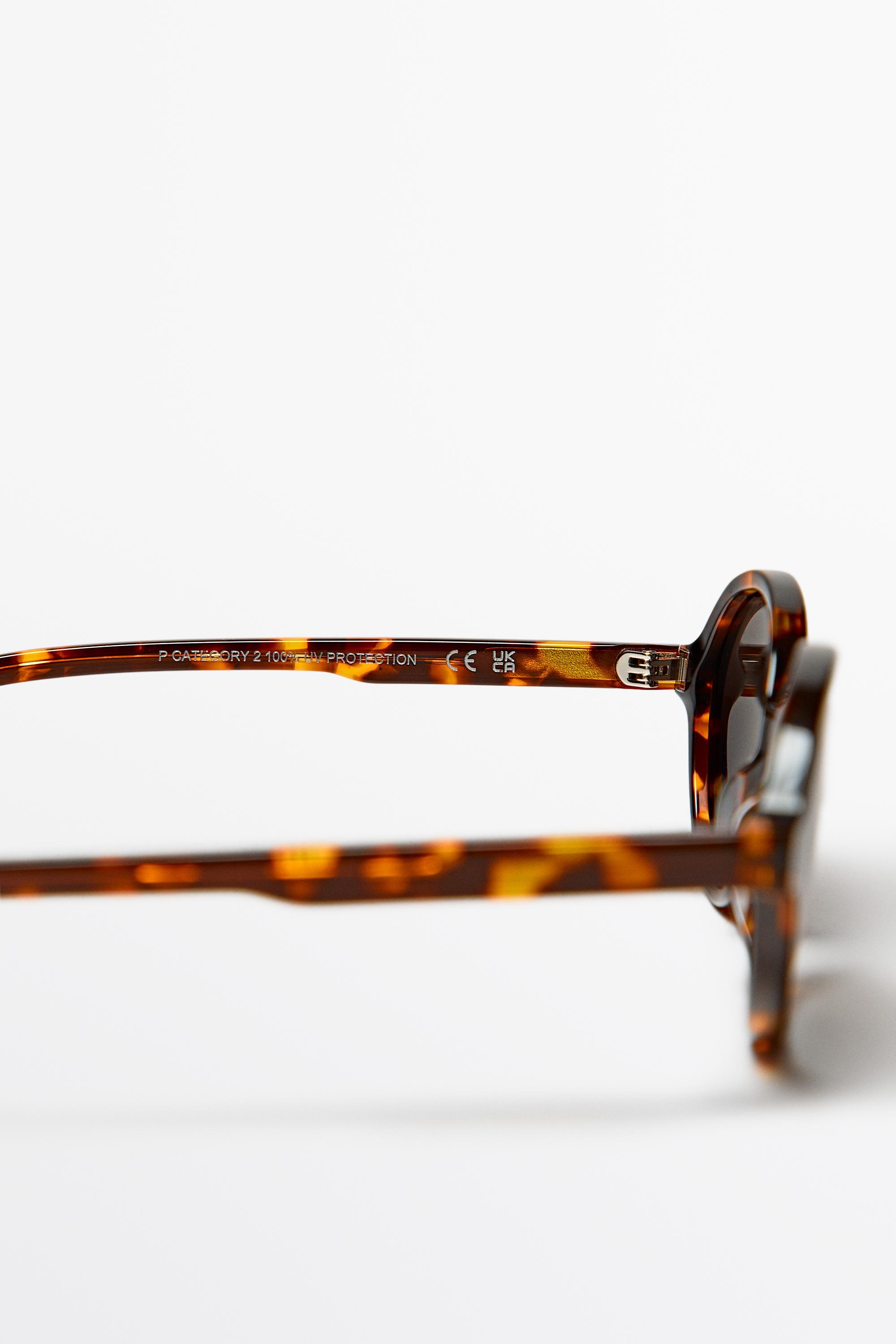 Oval tortoiseshell-effect sunglasses