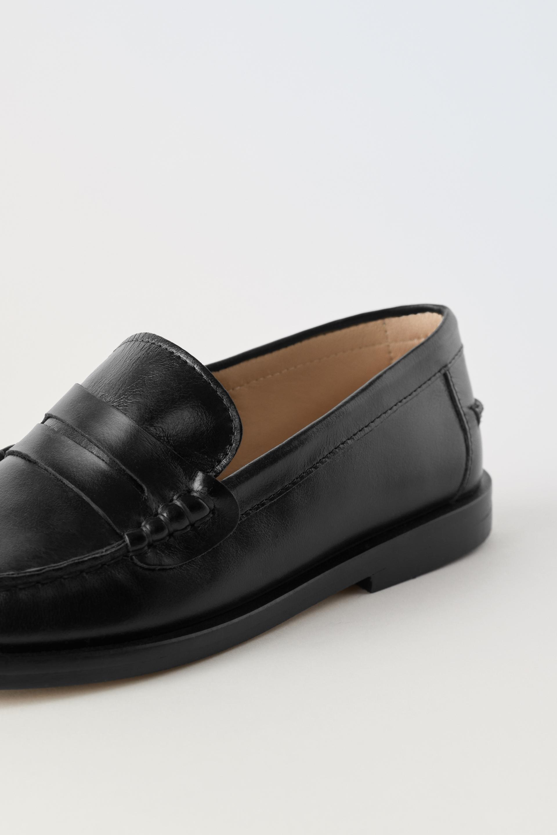 LEATHER LOAFERS - Black