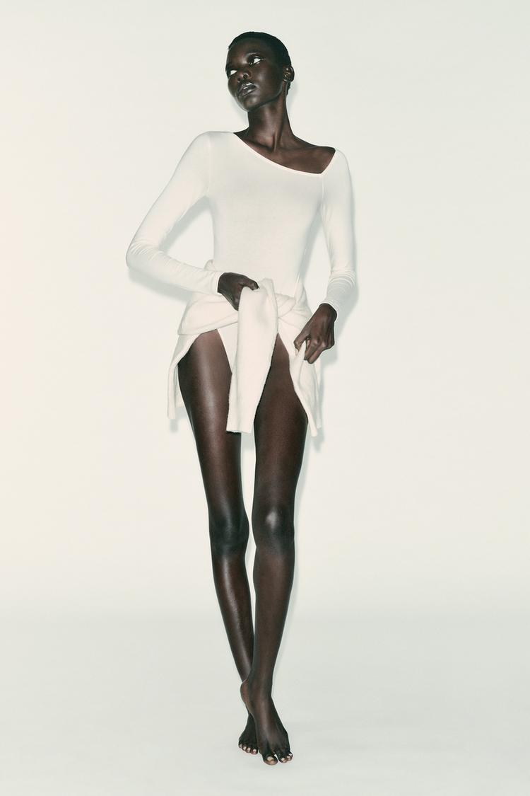 ASIMETRIČEN BODI Z DOLGIMI ROKAVI