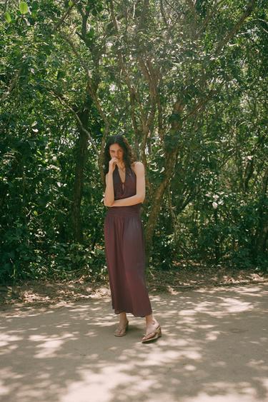 VESTIDO HALTER ELÁSTICOS - Marrón de Zara