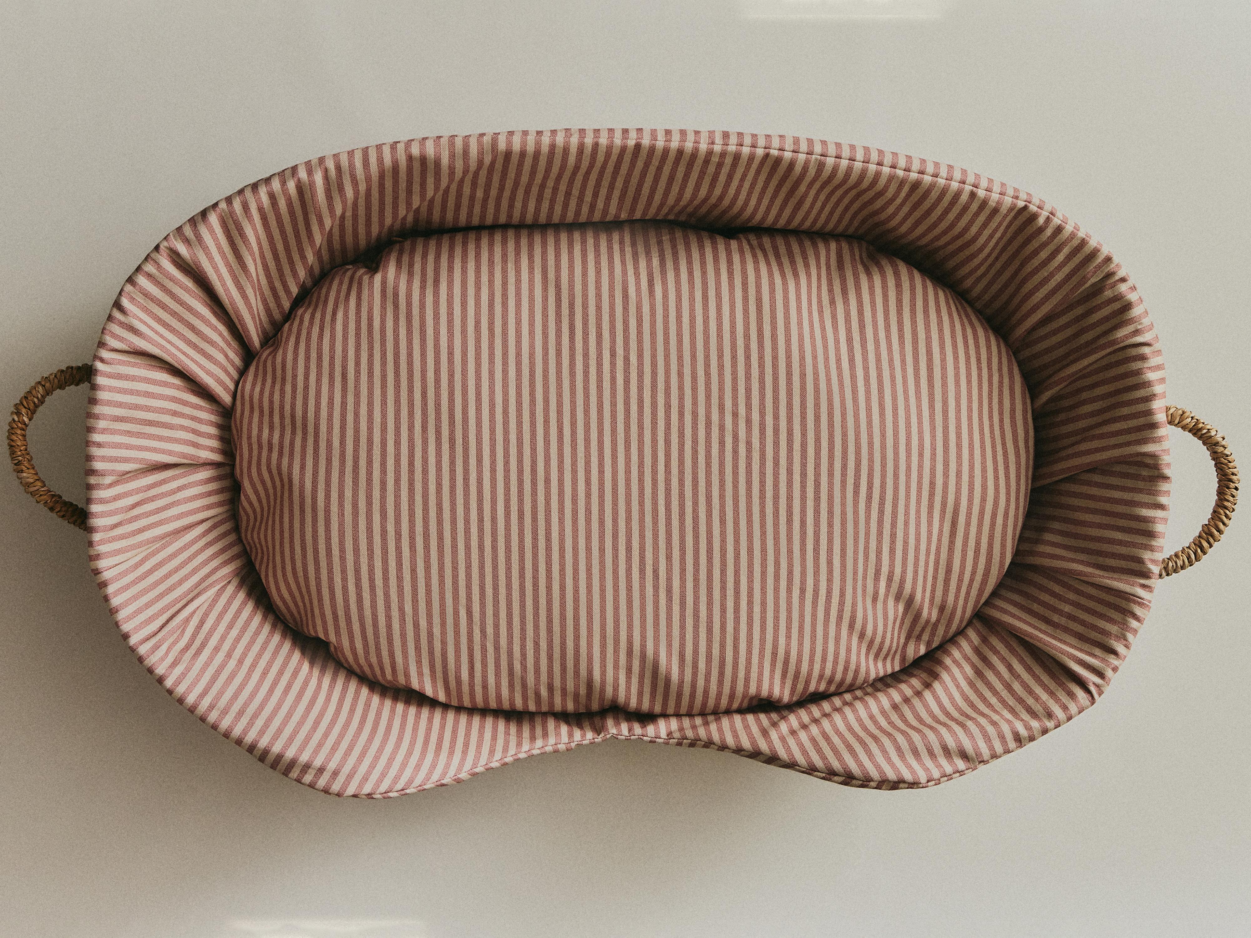 STRIPED PET BED COVER — Pink