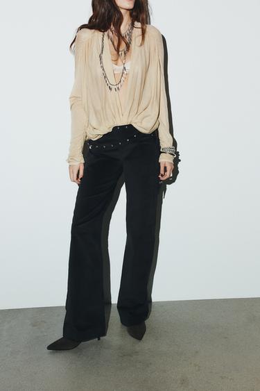 CALÇAS À BOCA DE SINO PÁREO COM TACHAS - Preto da Zara