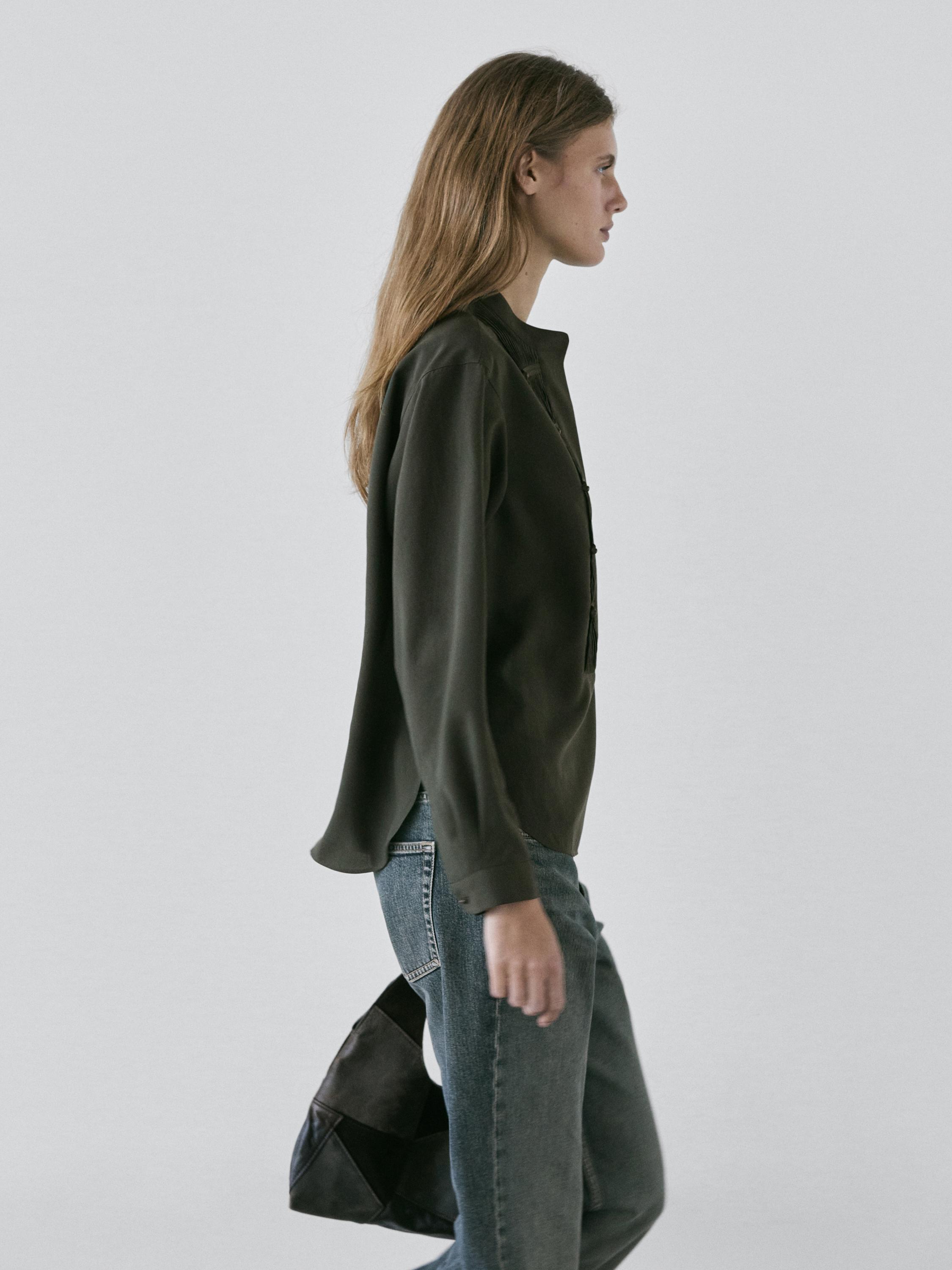 Pintuck shirt with stand collar