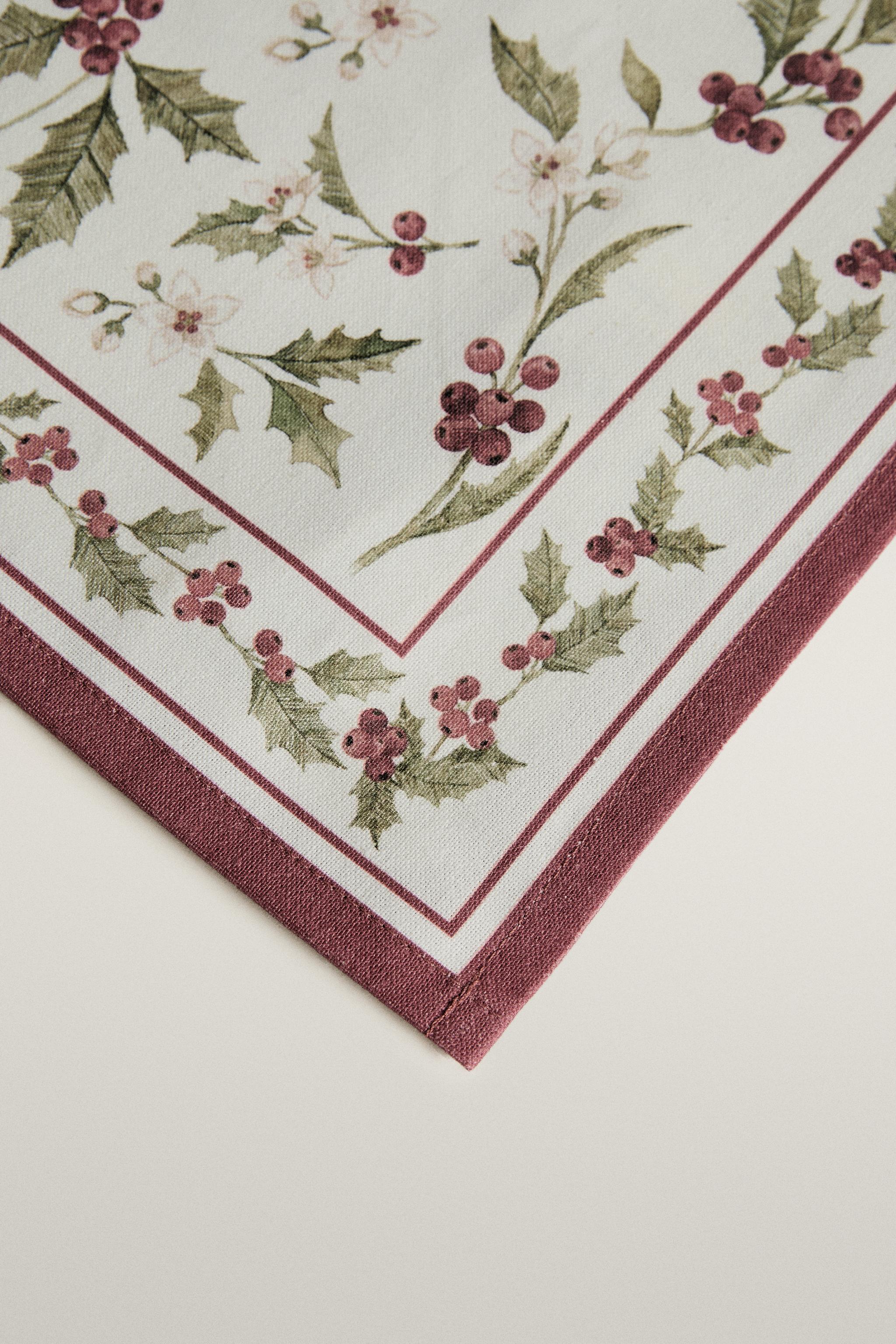 HOLLY CHRISTMAS TABLE RUNNER