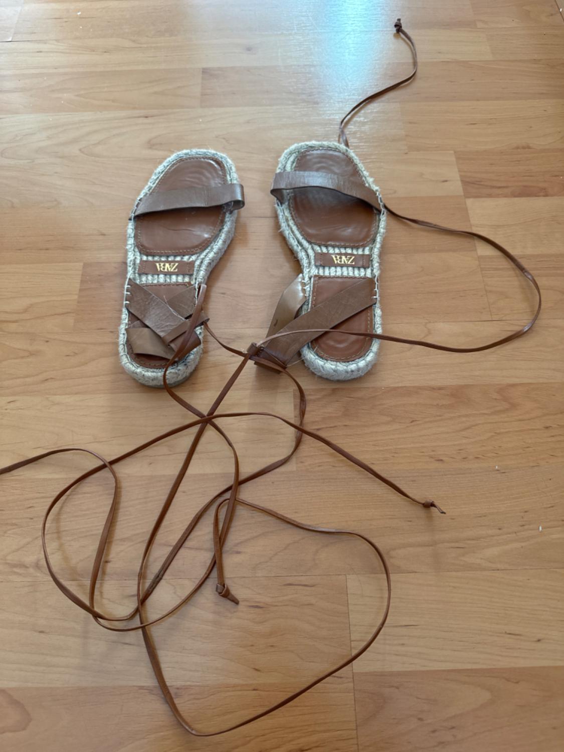 LEATHER AND JUTE TIE-UP FLAT SANDALS - Image 2