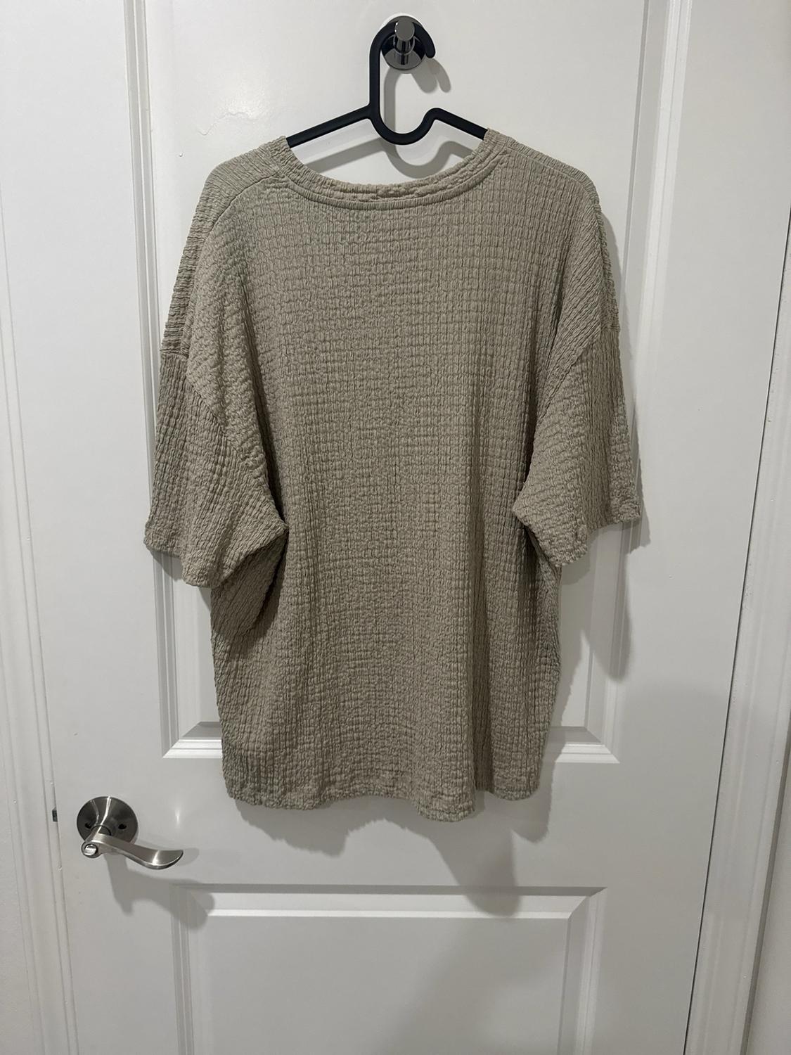 IRREGULAR TEXTURED T-SHIRT - Image 2