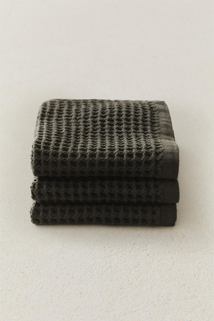 WAFFLE COTTON GUEST TOWEL (PACK OF 3) — Dark bottle green