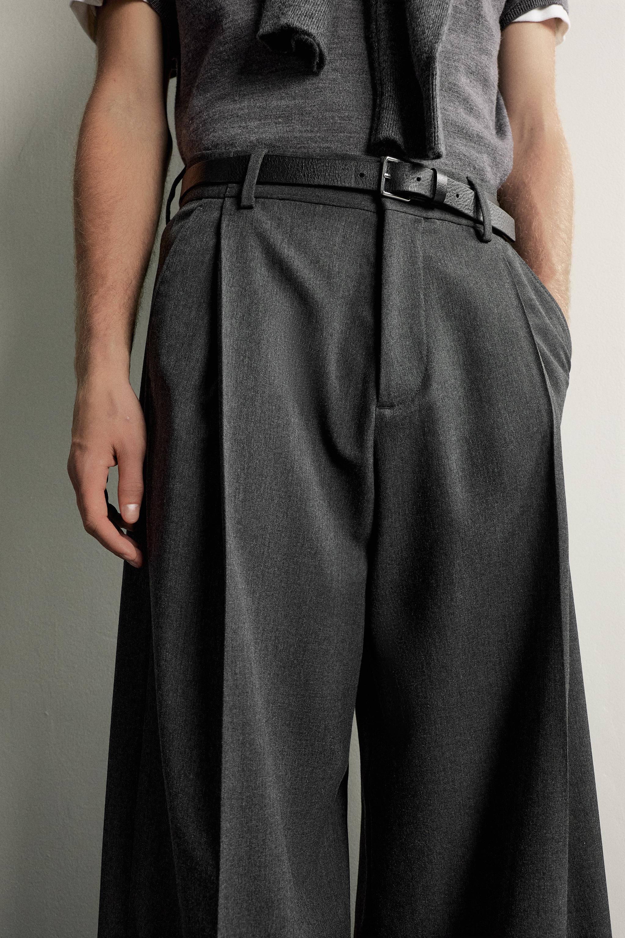 WIDE-FIT PLEATED PANTS
