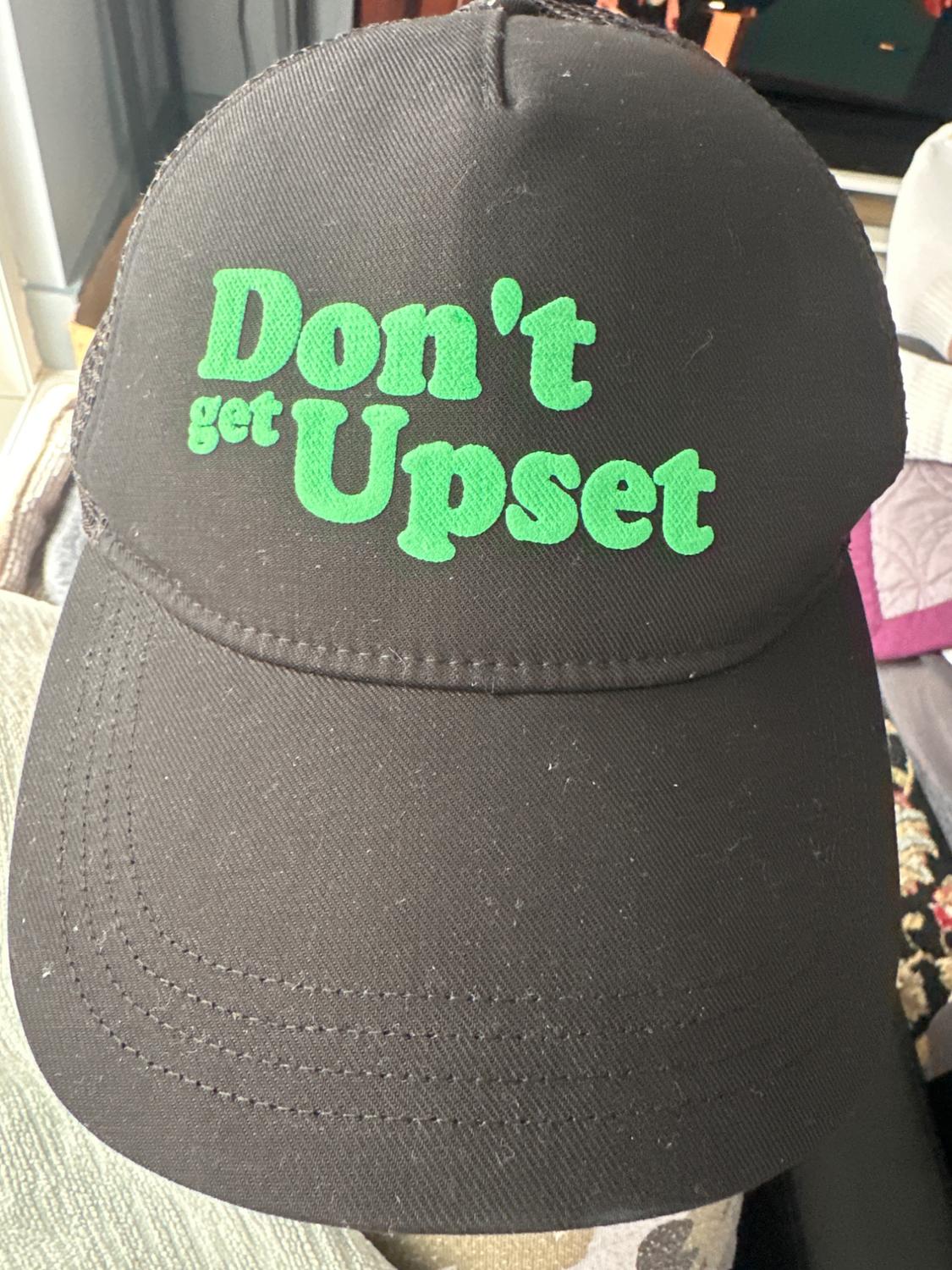 GORRA TEXTO RELIEVE