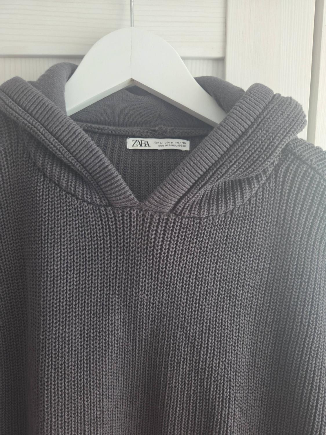 STRUCTURED SWEATER WITH HOOD - Image 3