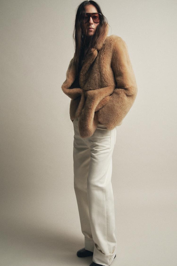 MANTEAU EN CUIR AVEC EFFET FOURRURE ZW COLLECTION Beige ZARA