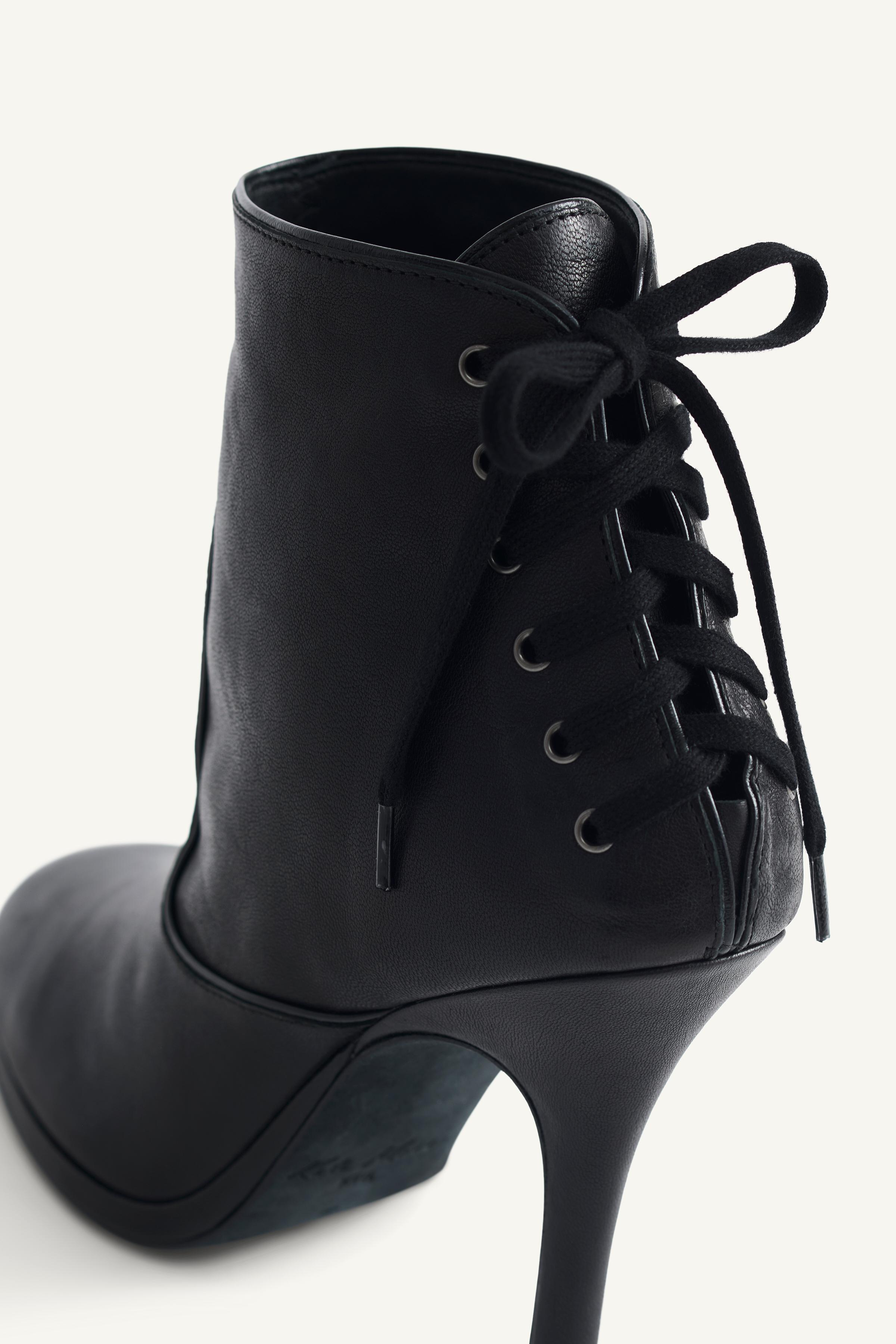 バックルレザーアンクルブーツ KATE MOSS X ZARA 1104/610 Kate Moss x Zara + LEATHER BUCKLE ANKLE BOOTS