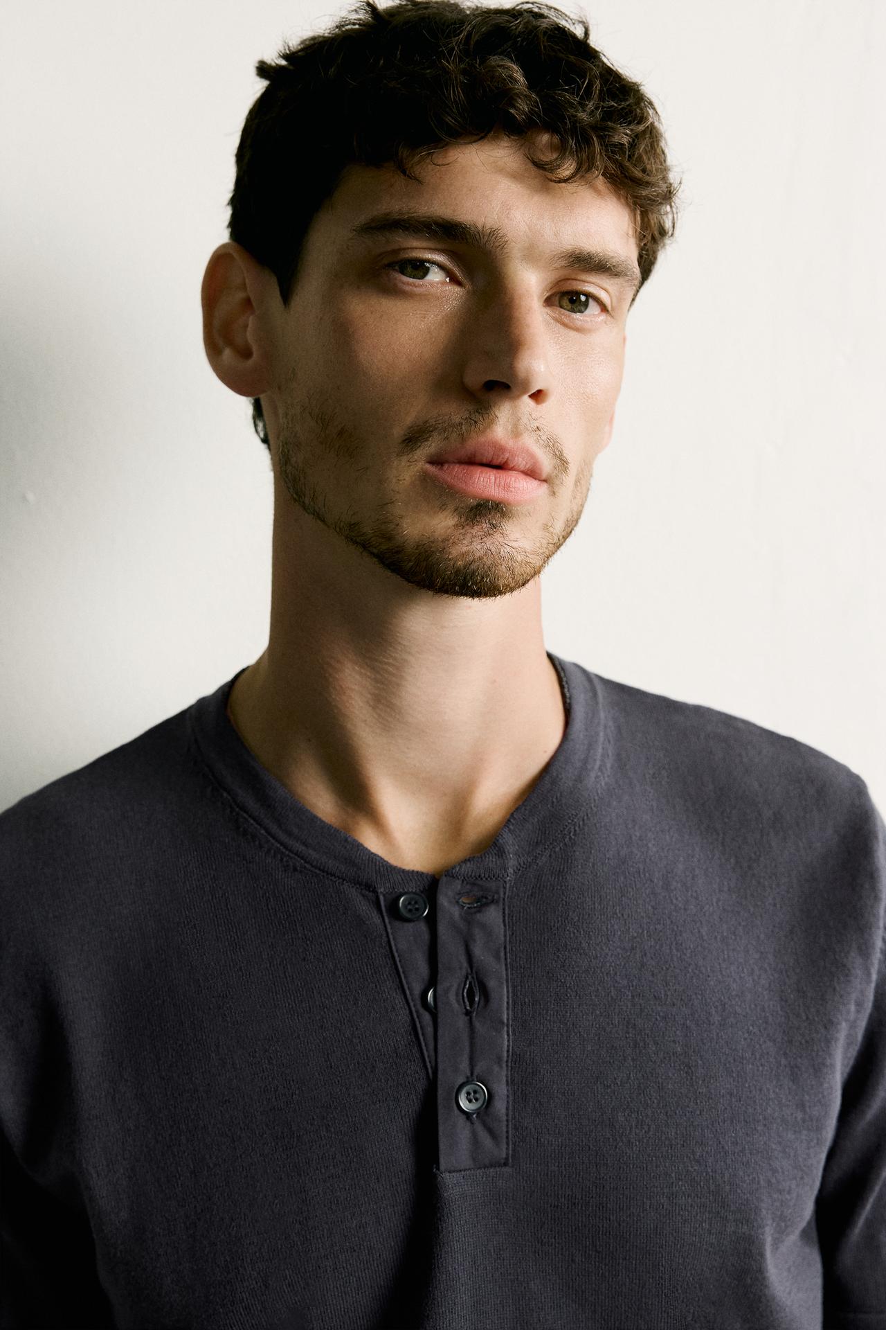 KNIT HENLEY T-SHIRT — Navy blue