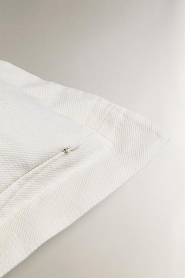 HOUSSE DE COUSSIN PIQUÉ - Blanc cassé de Zara - Image 4