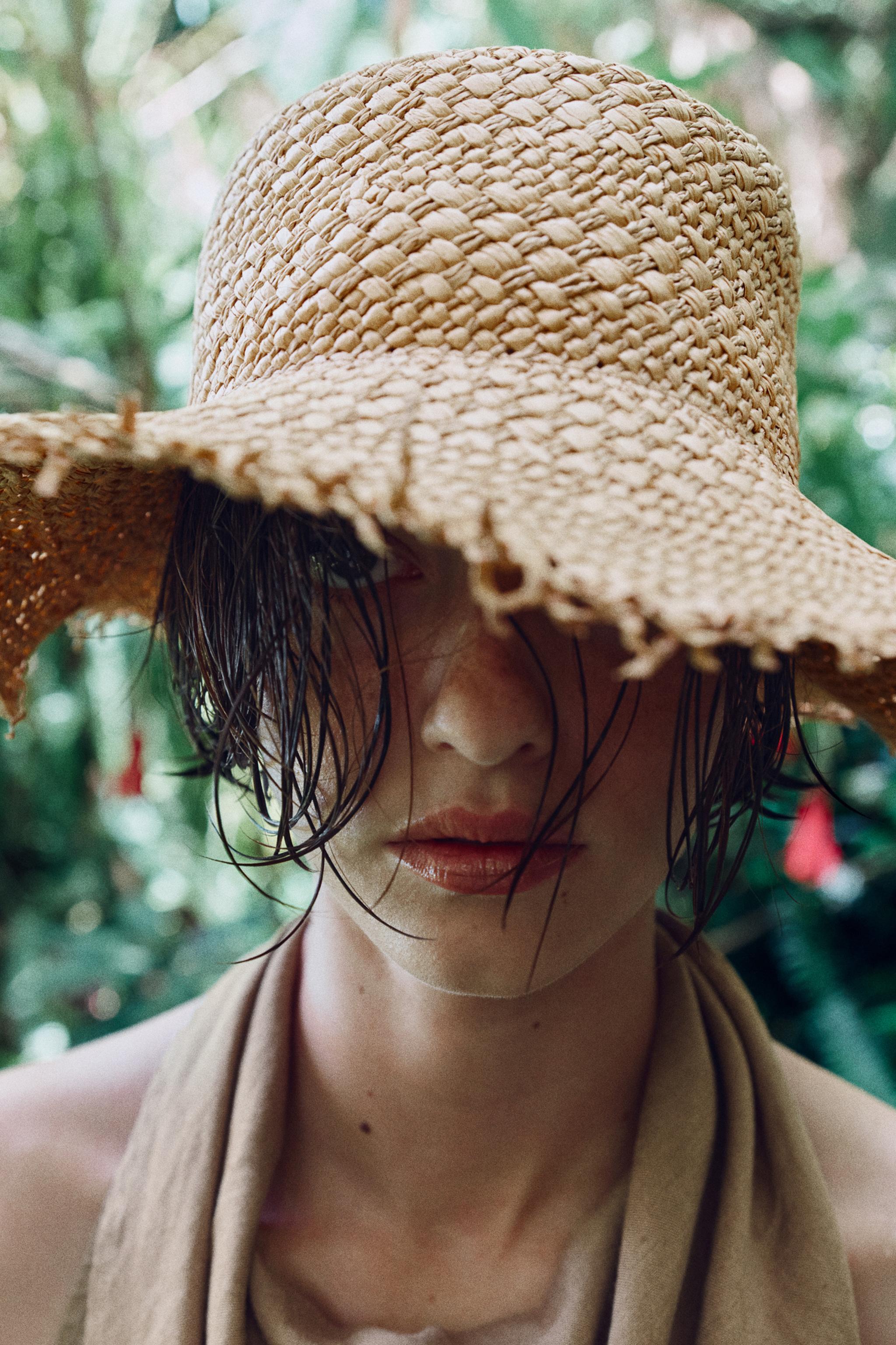 FRAYED BRAIDED BUCKET HAT — Light beige