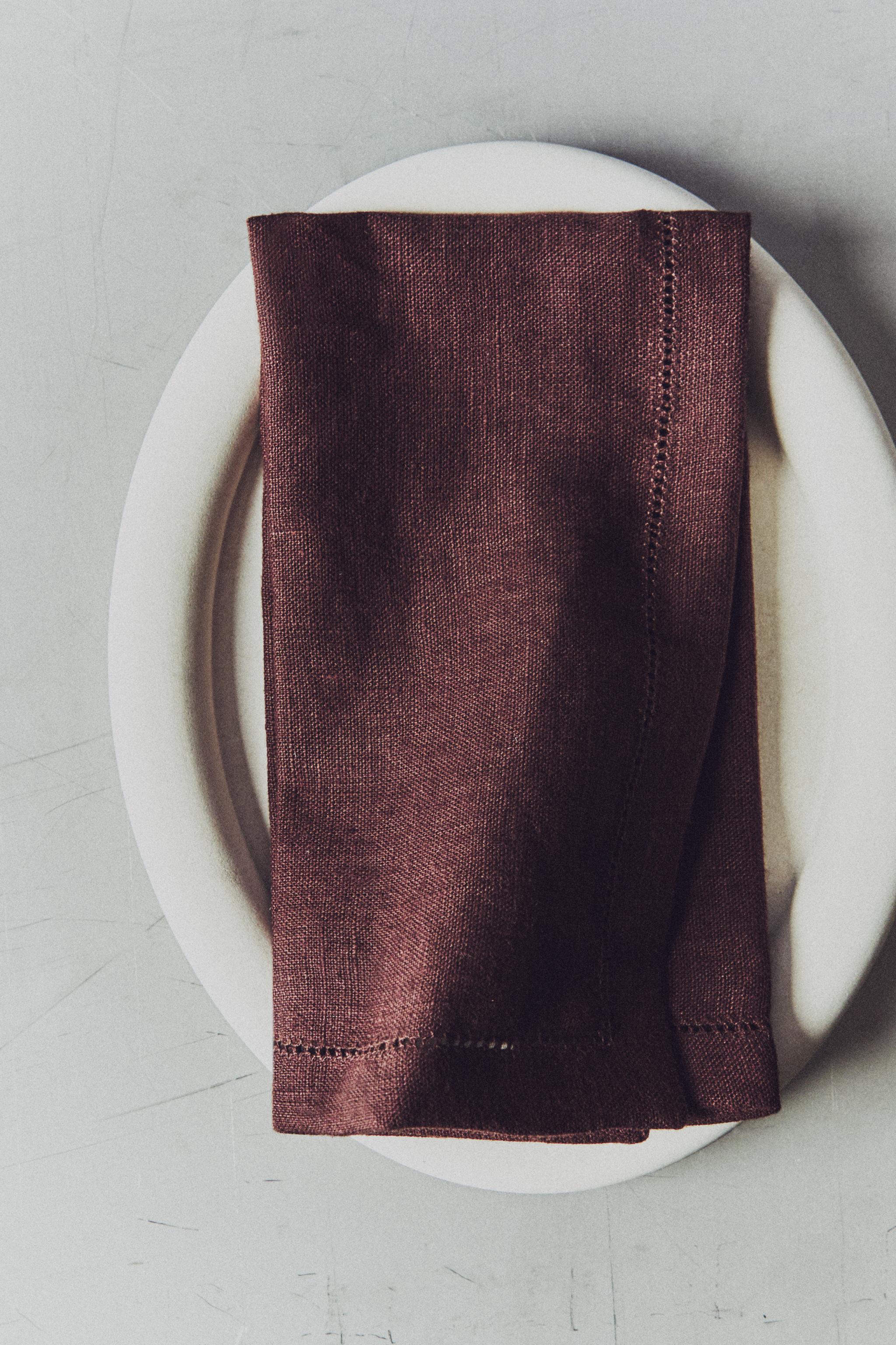 HEMSTITCHED LINEN NAPKIN