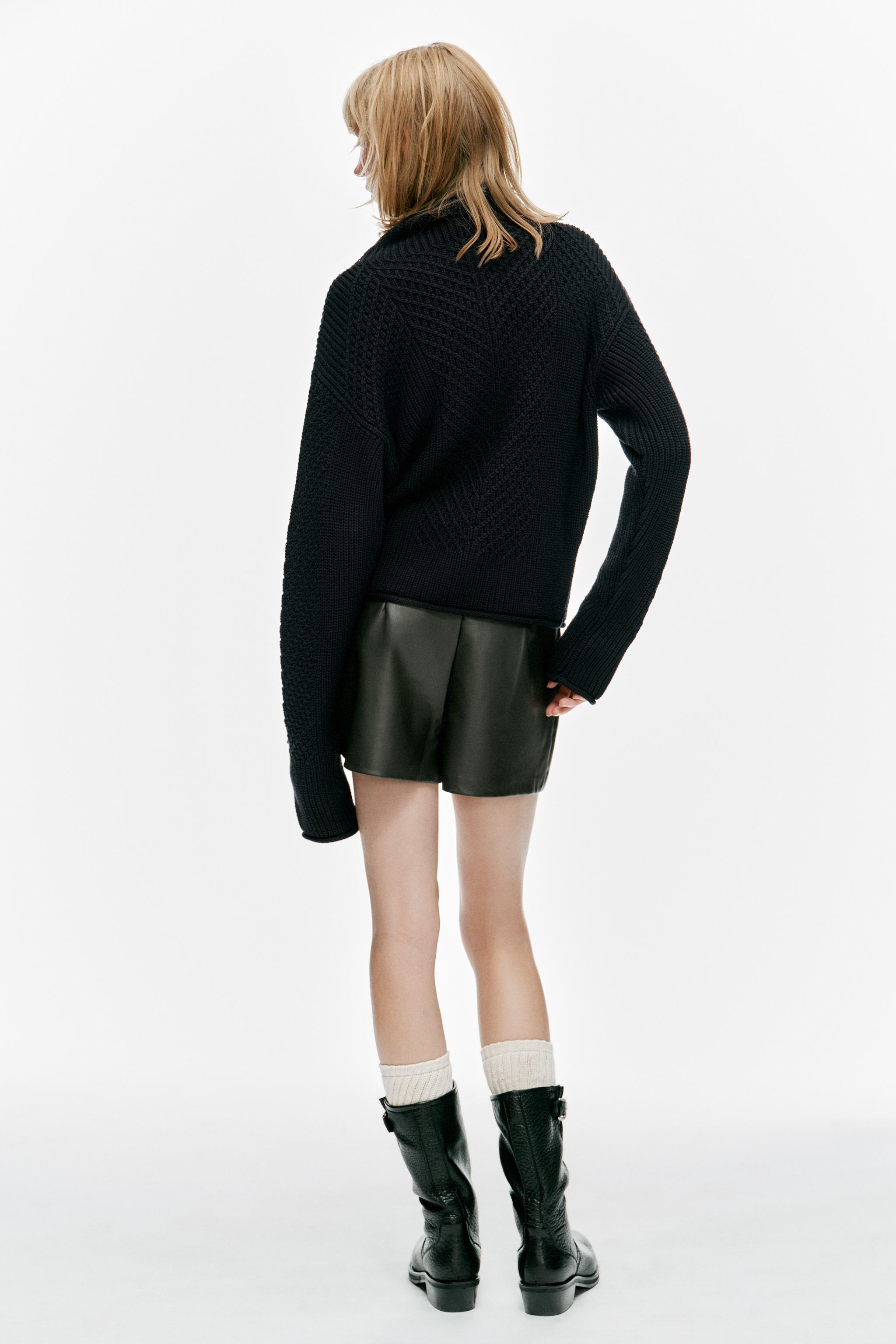 SHORT PLIS MATIÈRE SYNTHÉTIQUE