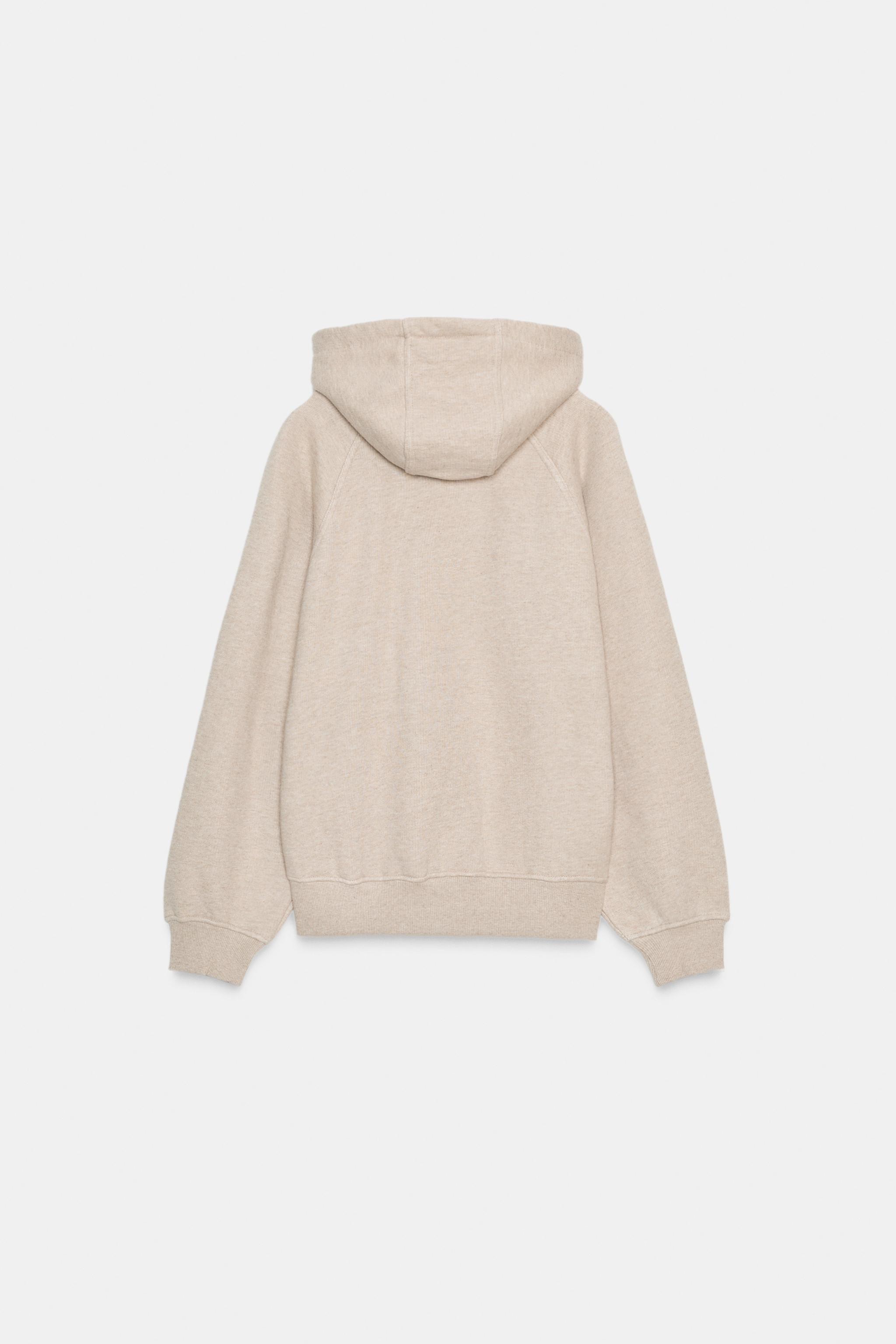 HOODED SWEATSHIRT