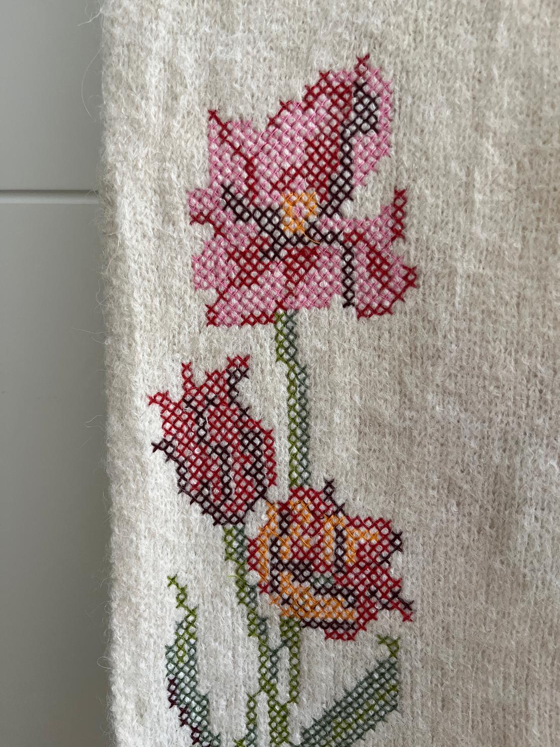 FLORAL EMBROIDERED KNITTED SCARF - Image 3