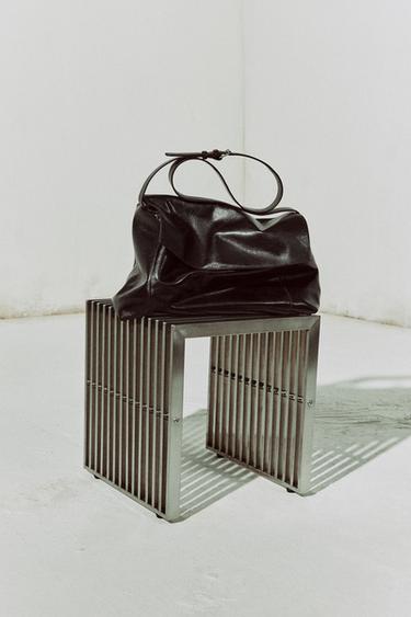 SAC BANDOULIÈRE OVERSIZE EN CUIR - Marron de Zara